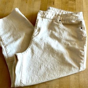 Chico’s Platinum White Crop Jeans - Size 3 - 14/16